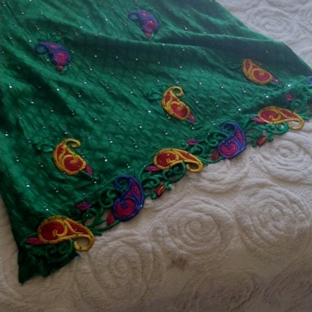 LADIES Handmade Dress - Picture 6 of 15